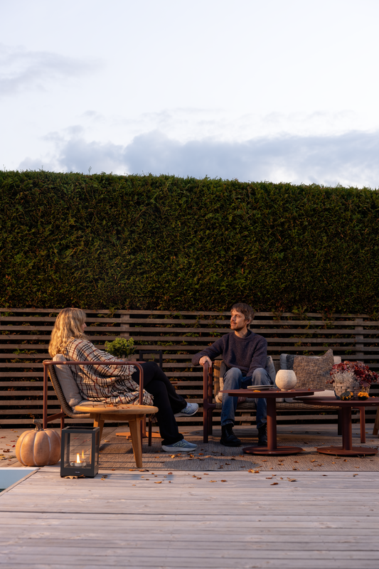 Peace table salon Zin Red