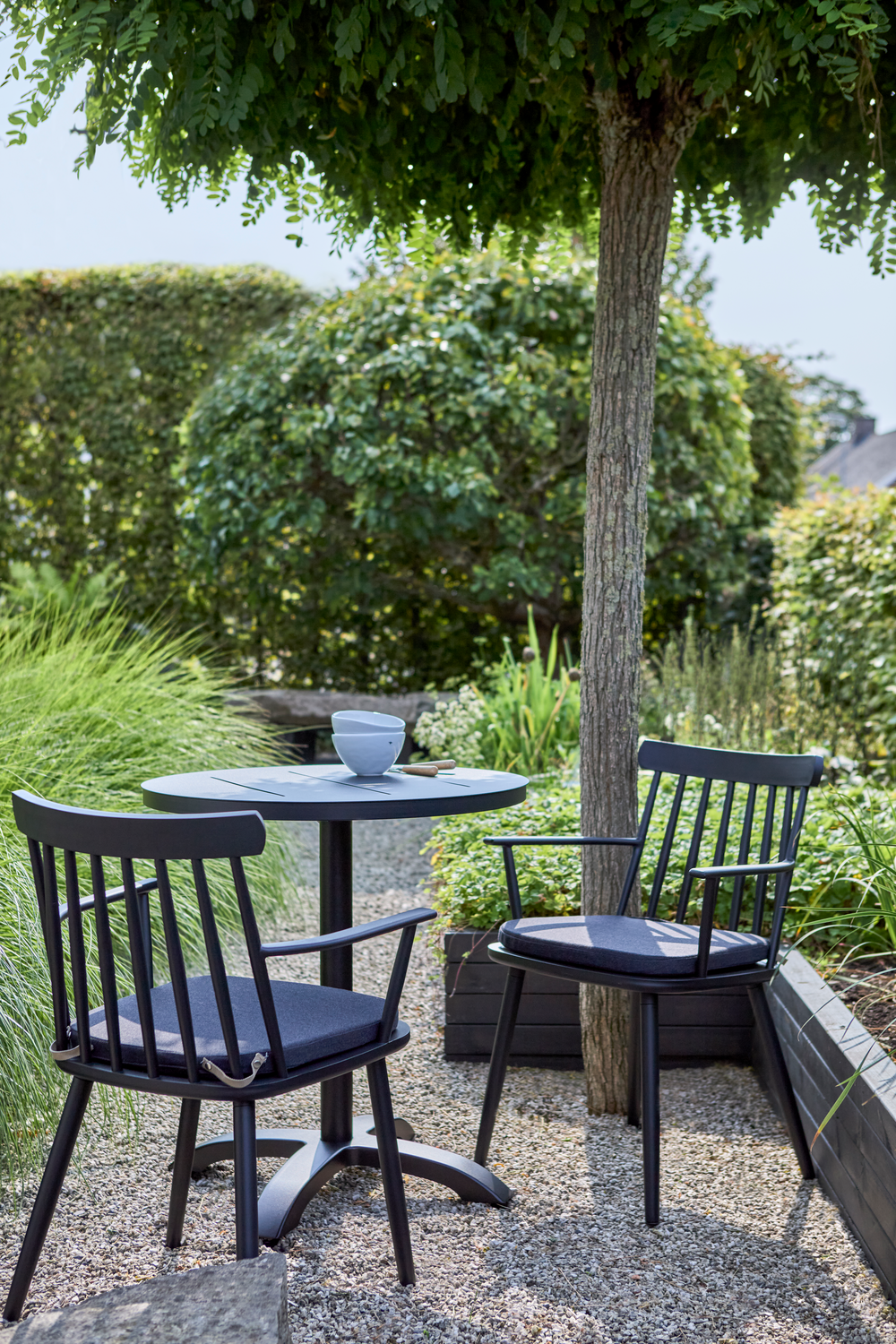 94091 Avila Table round Winsor Chair Black original_94091_External Use.png